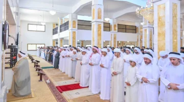 حميد بن راشد يؤدي صلاة الاستسقاء خشية نقص الأمطار وتأثيرها على الزراعة